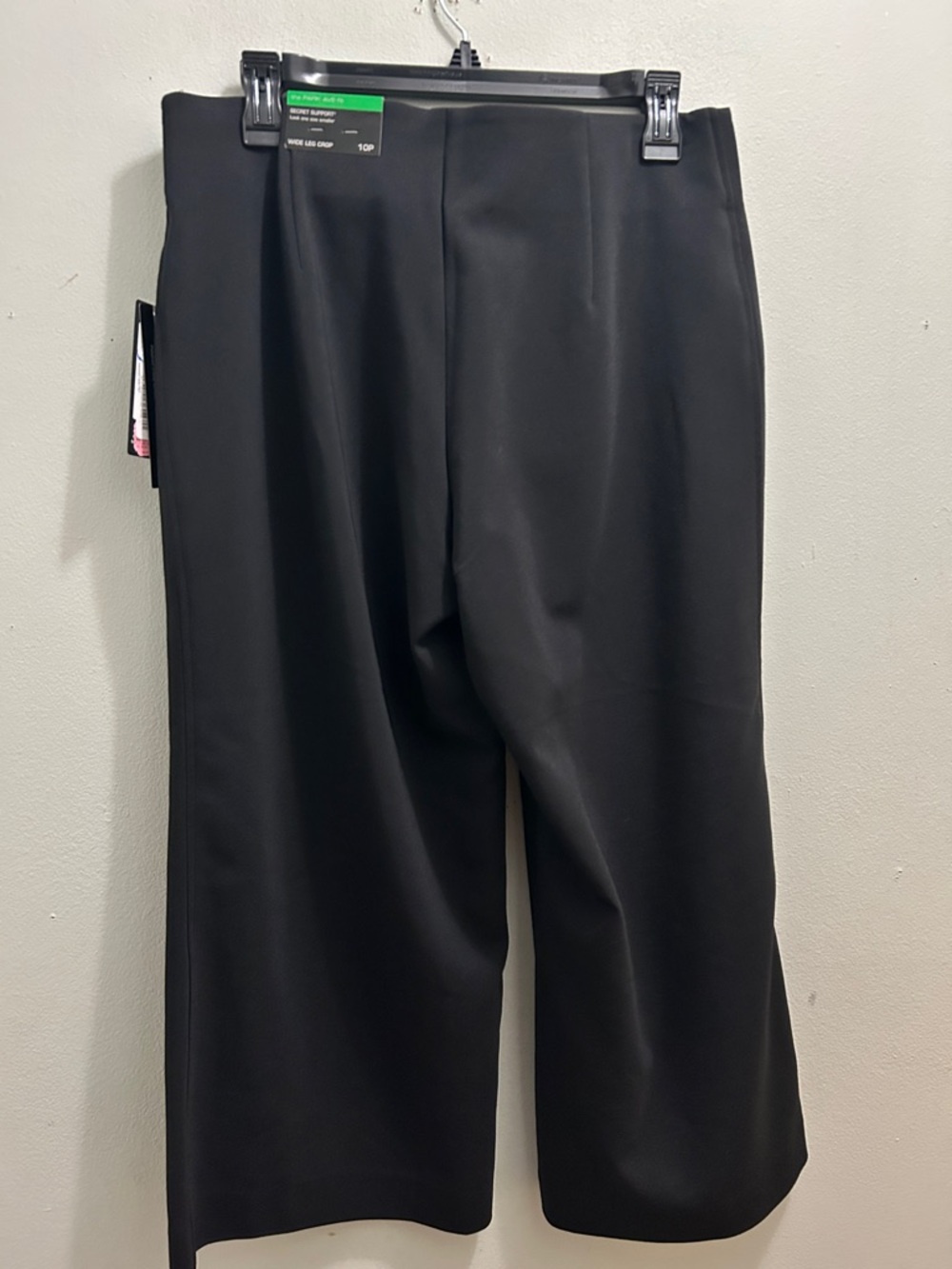 Investments Black Wide-Leg Capris - Picture 2 of 5